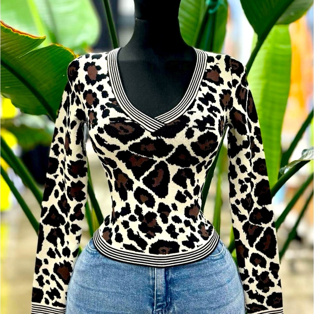 Animal Print Pattern Blouse .
The fabric is top quality. 
S - M - L